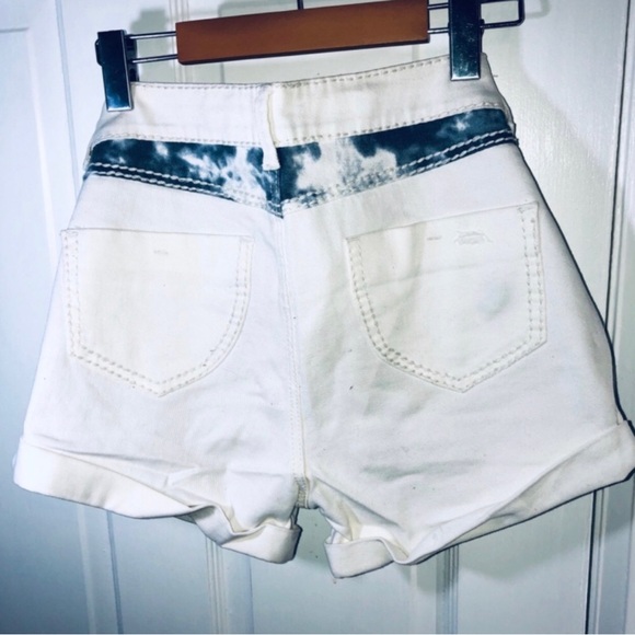 [URBAN LIFE] Acid Wash White Denim Shorts - Picture 4 of 4